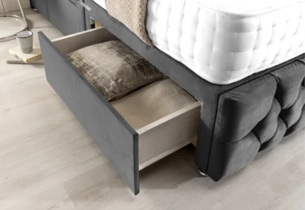 Divan bed with drawers